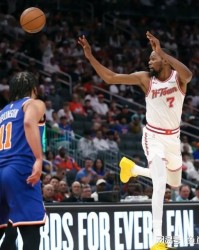 NBA最新排名出炉！湖人两队锁定季后赛，火箭能争第5，骑士送温暖